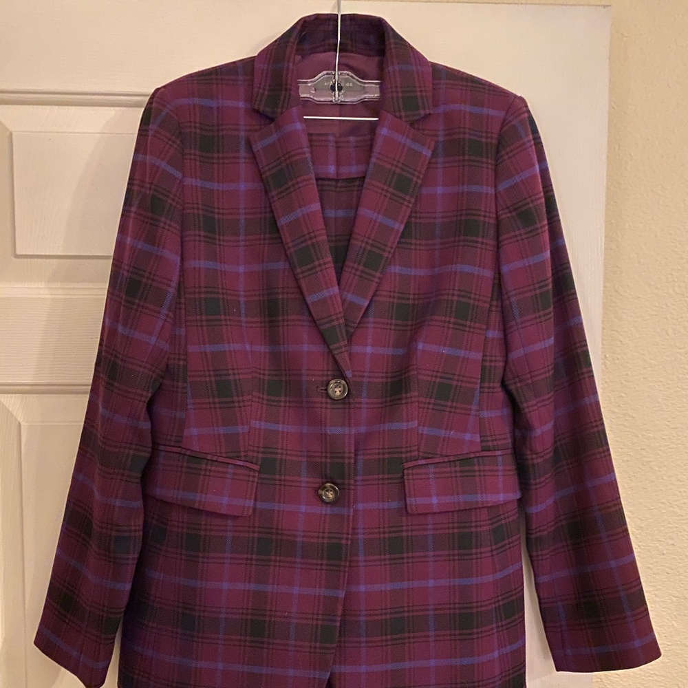 Women’s pant suit